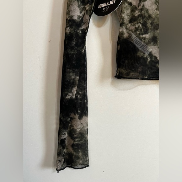 Multi Color Mesh Cropped L-Sleeve - Picture 9 of 9